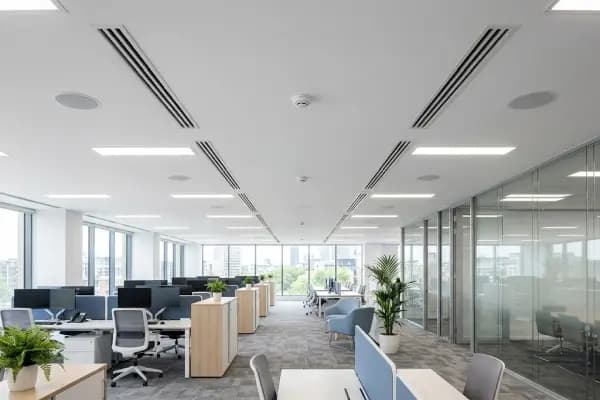 Inseneerlahendused kontoris — ventilatsioon ja valgustus integreeritud