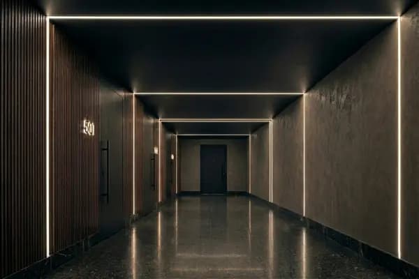 Valgusjooned pinglaes — Flexy LED süsteem koridoris