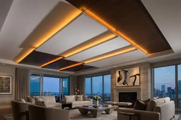 Mitmetasandiline pinglagi elutoas — arhitektuurne lahendus