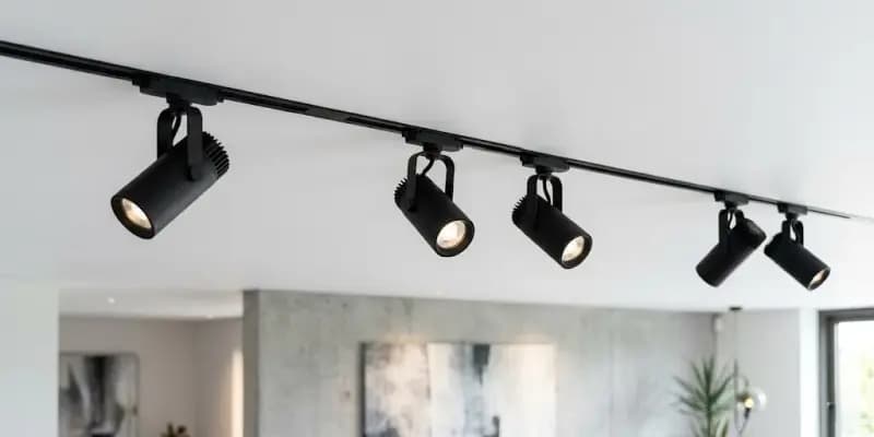 Rööbasüsteem lähivaade — suunatav valgusti