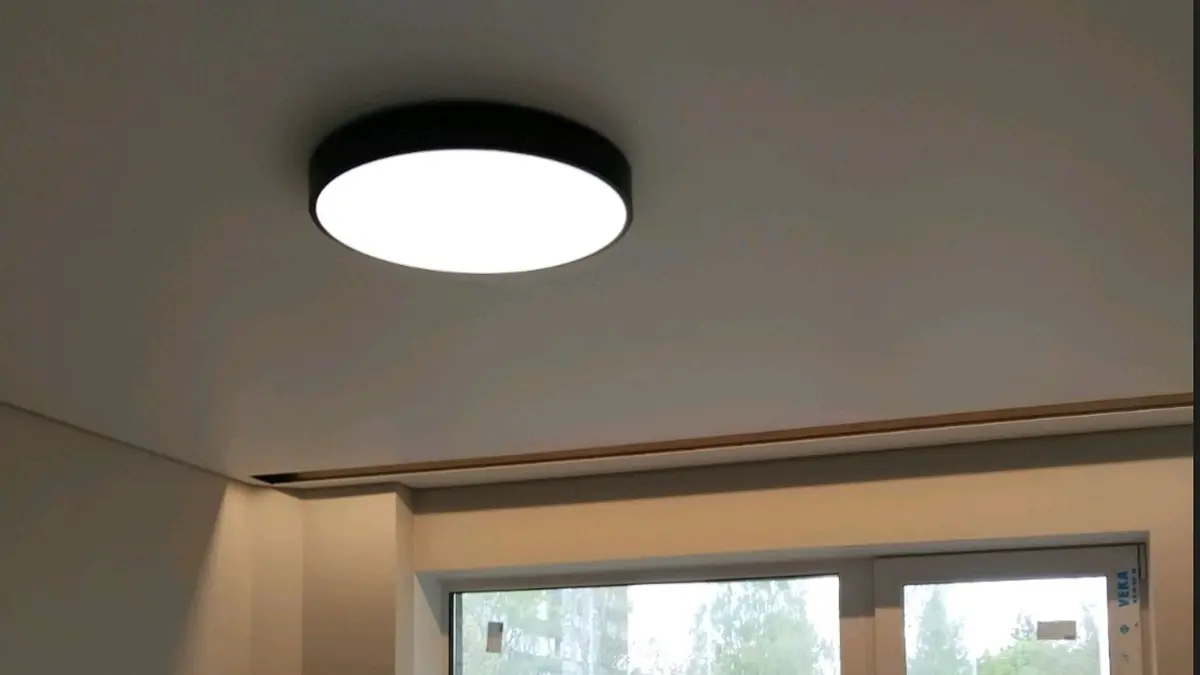 Kardinaniišš, varjuprofiil ja integreeritud valgusti