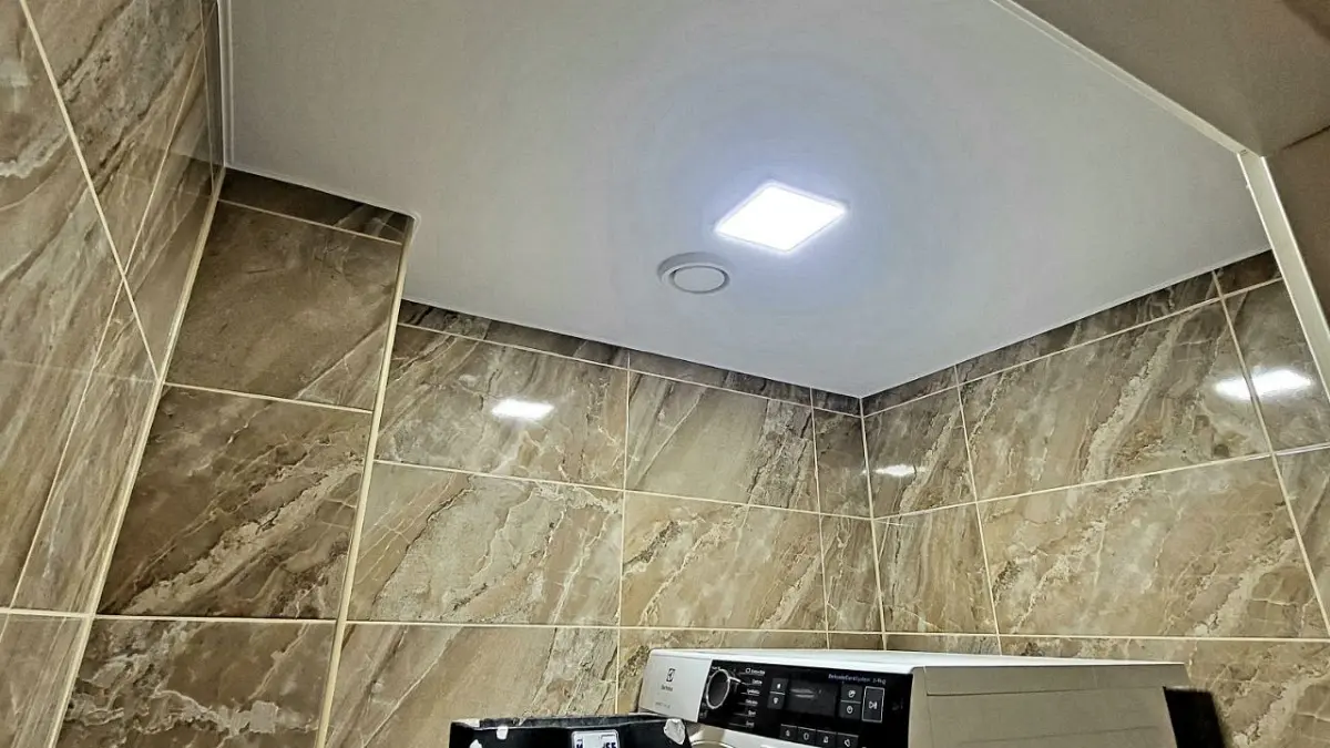 Vannitoa lagi — valgustite integreerimine ja täpsed nurgad