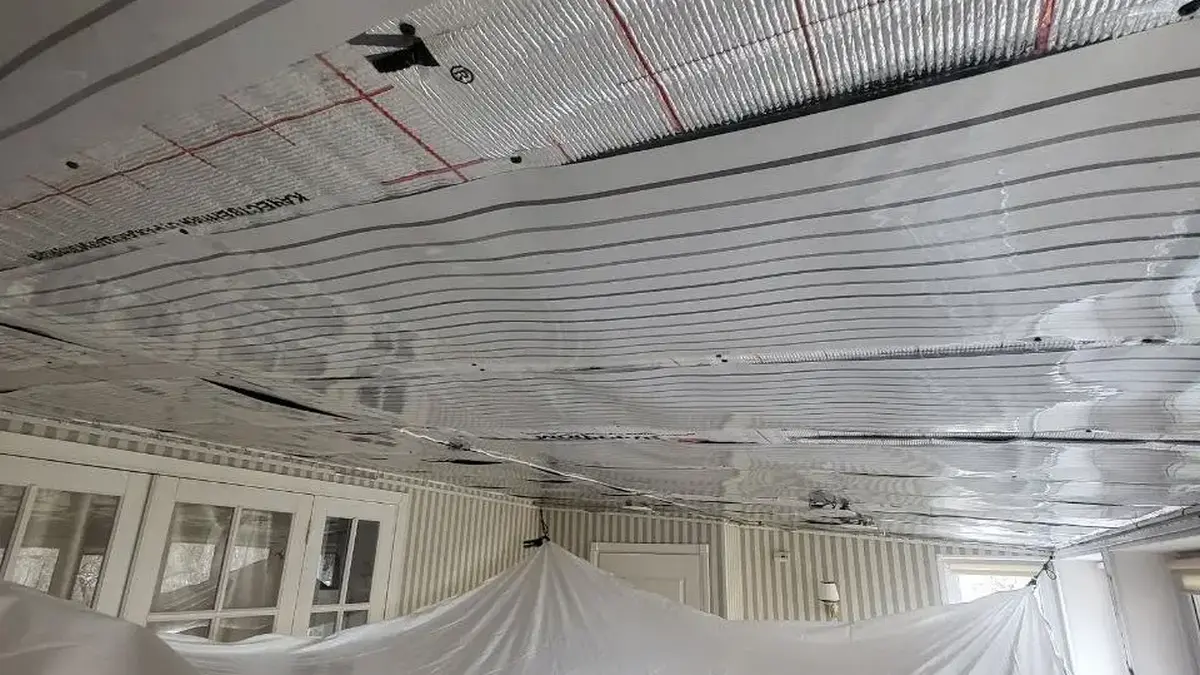 Läikivad laed koos paindlike infrapunapaneelidega