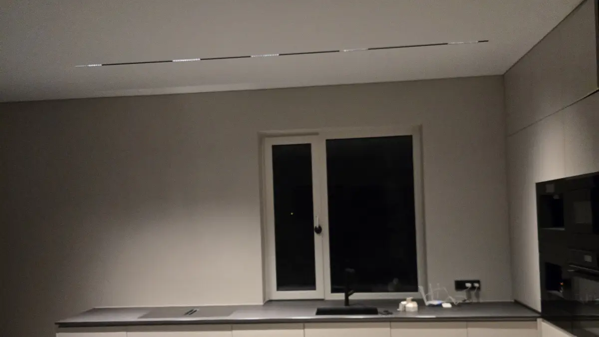 Rööbasüsteem ja varjuprofiil — funktsionaalsus ja esteetika